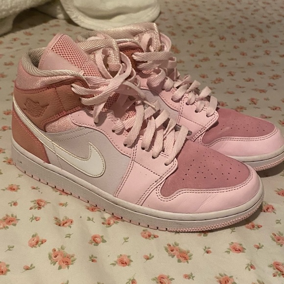 jordan 1s digital pink size 9! - Picture 2 of 3